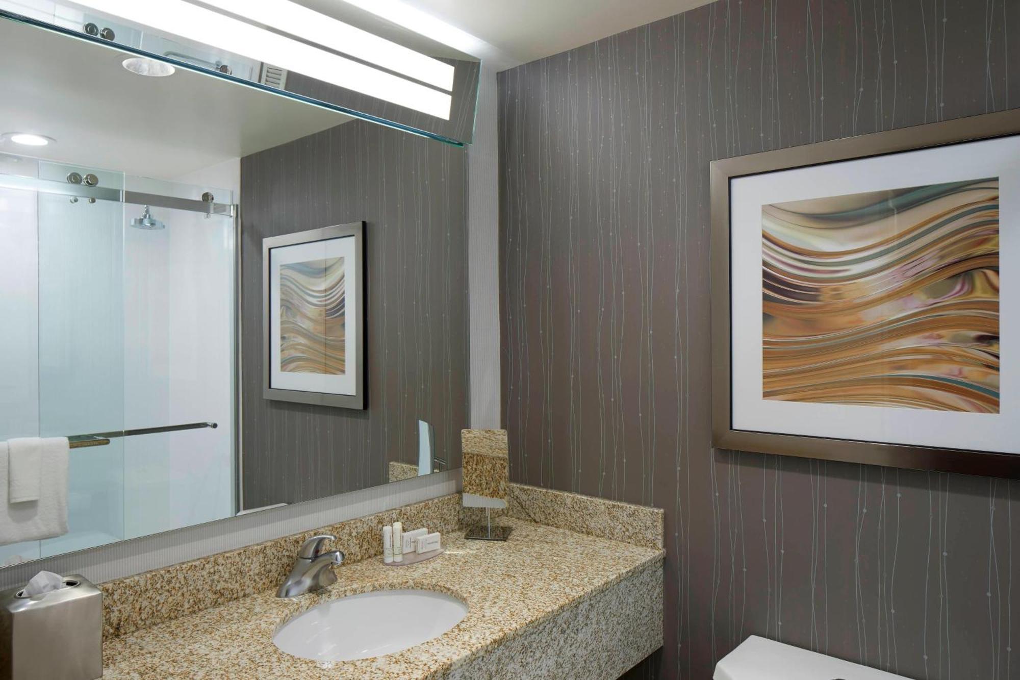 Отель Courtyard By Marriott Albany Thruway Экстерьер фото