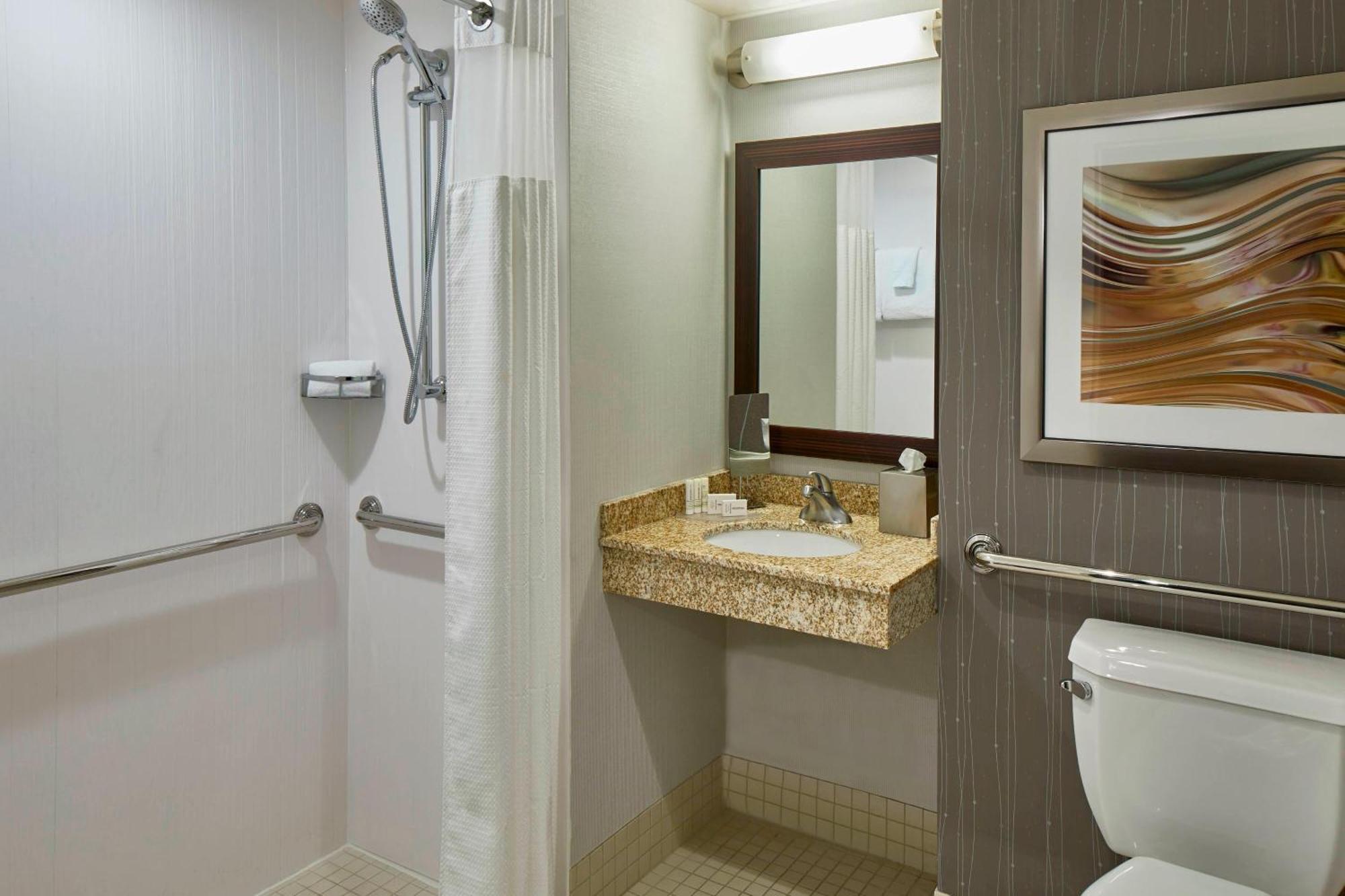 Отель Courtyard By Marriott Albany Thruway Экстерьер фото