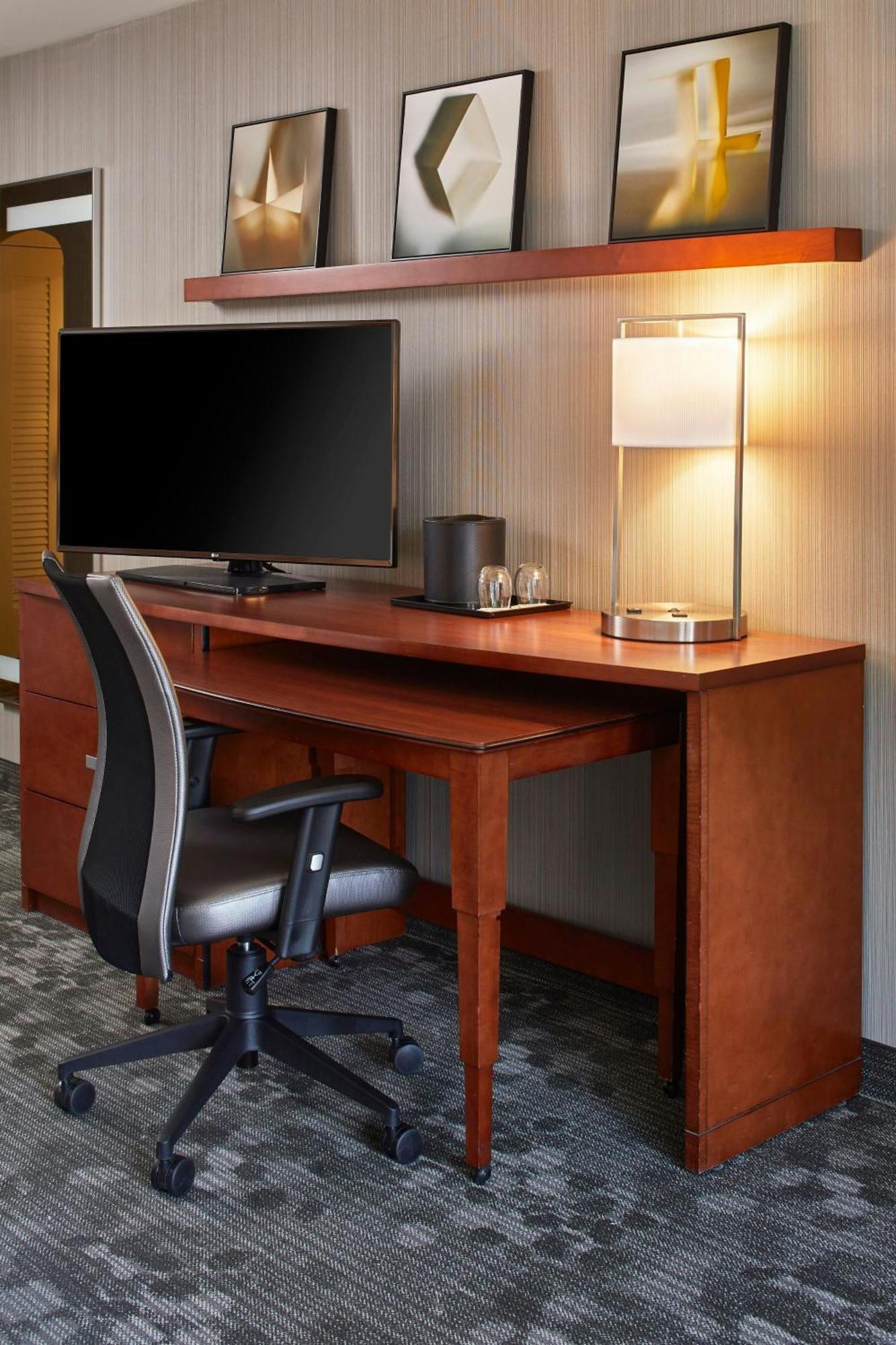 Отель Courtyard By Marriott Albany Thruway Экстерьер фото