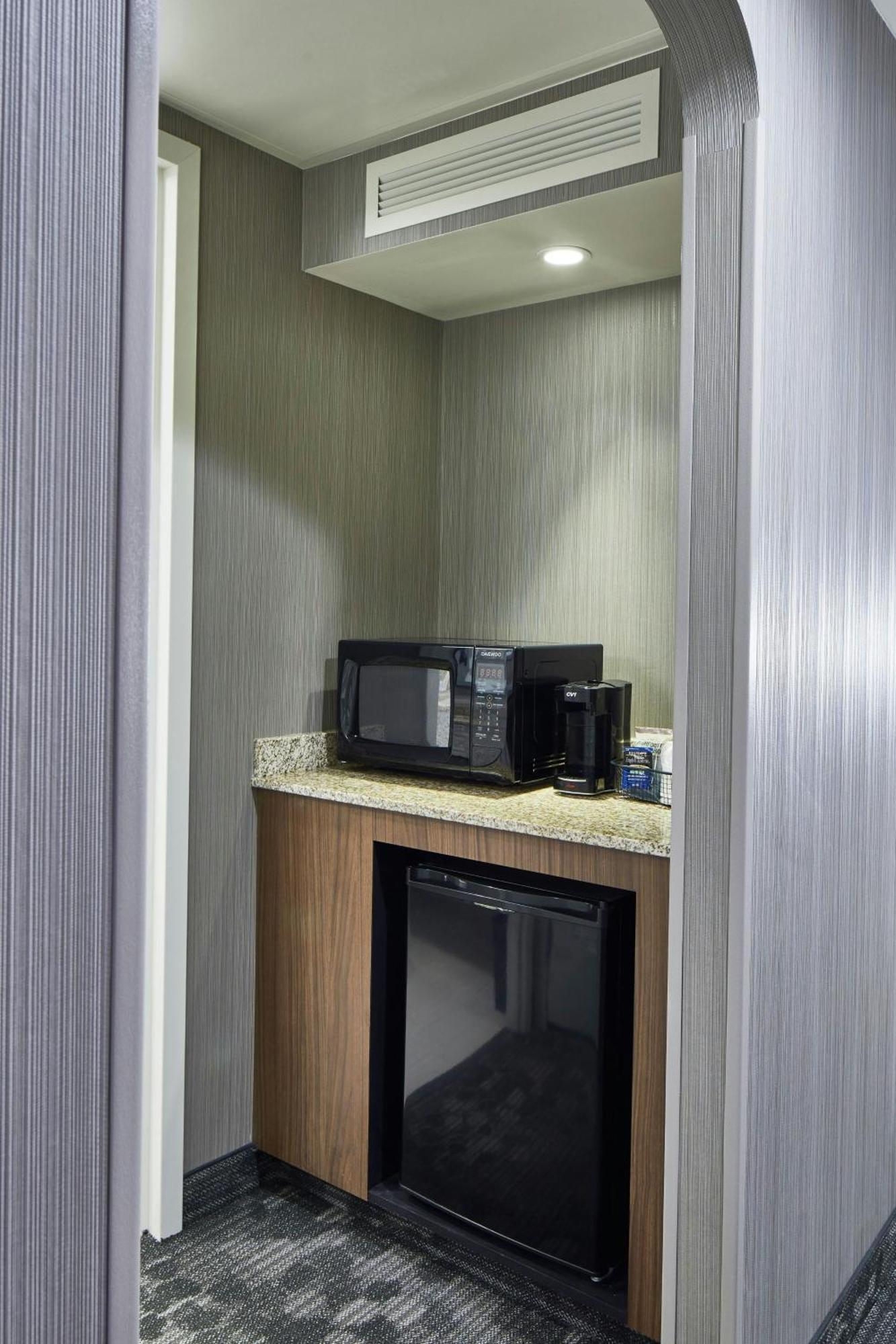 Отель Courtyard By Marriott Albany Thruway Экстерьер фото